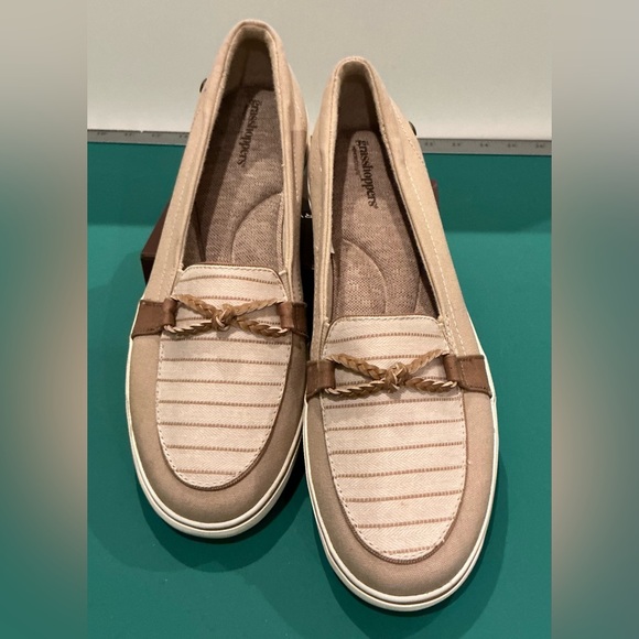 Grasshoppers Shoes - Grasshoppers Striped Loafers Women's Flats - Tan and Cream Size 9